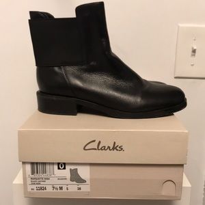 Clarks | Women’s Black Chelsea Boots 7.5